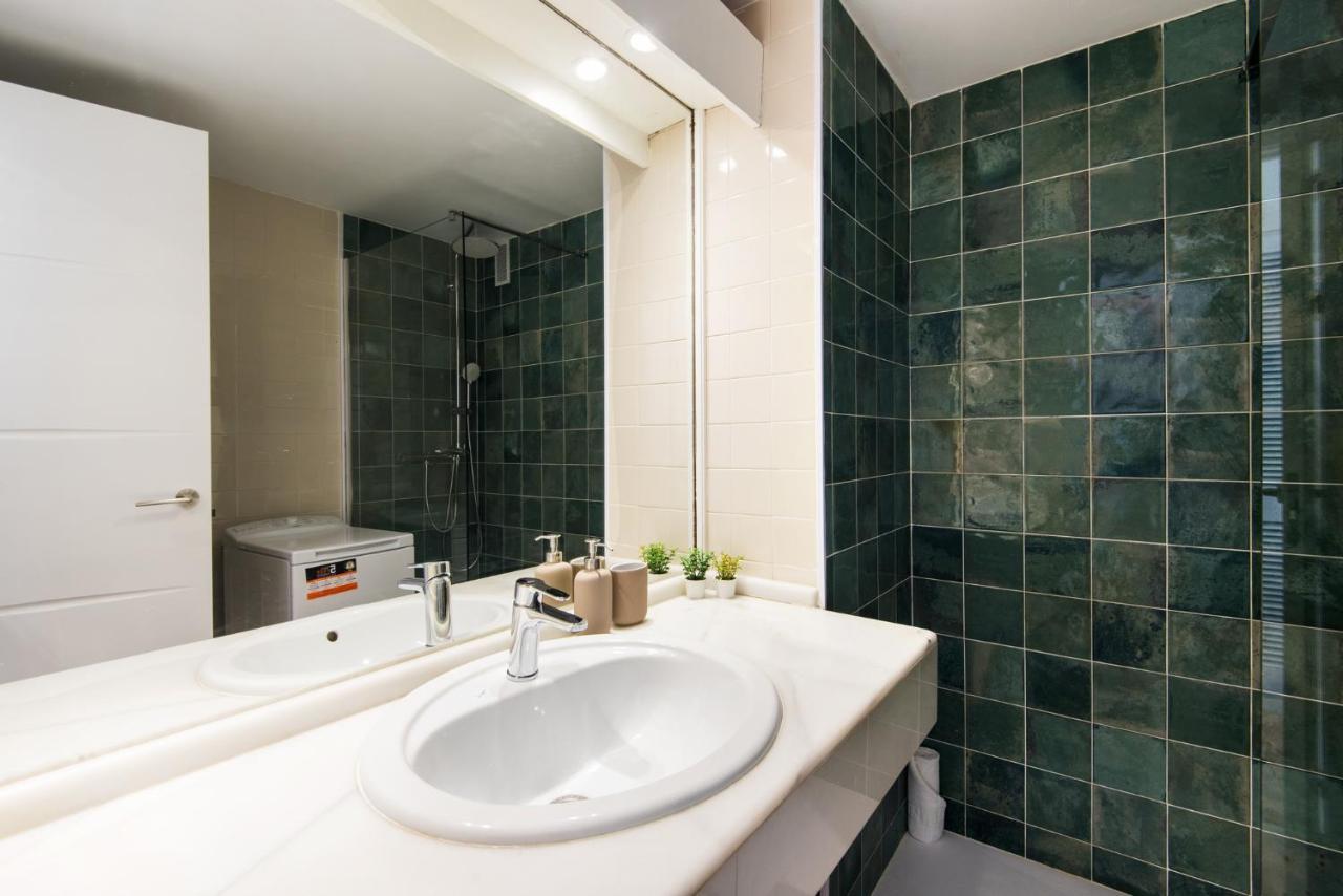 Aloha Puerto Private Apartment 1St Line Carihuela Beach Torremolinos Kültér fotó